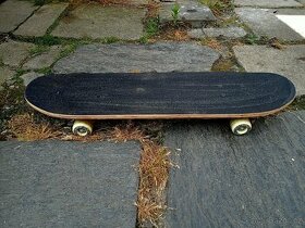 Skateboard jako nový.
