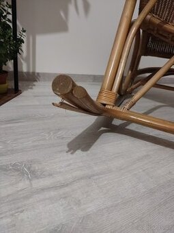 Ratanové houpací křeslo