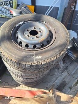 Dysky s pneu 225/70r15 c