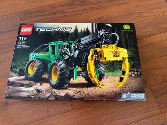 LEGO Technic 42157 Lesní traktor John Deere 948L-II