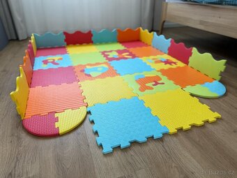 Pěnové Puzzle tectake na podlahu - Rozložené 155x170