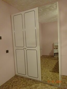 Ložnice sestava+zdarma lustr a lampičky