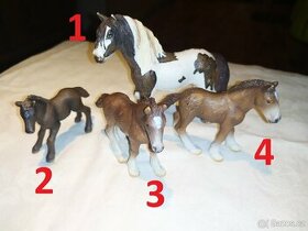 8. Schleich koně Tinkeři + Camarské hříbě