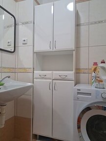 Prodám koupelnovou skříňku.