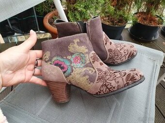 Desigual originalni kotnikove hnede boty 37