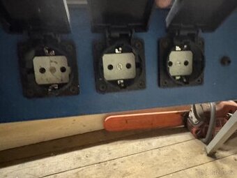 Přenosný stůl s elektrikou