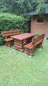 Dřevěný set stolu a dvou lavic k prodeji