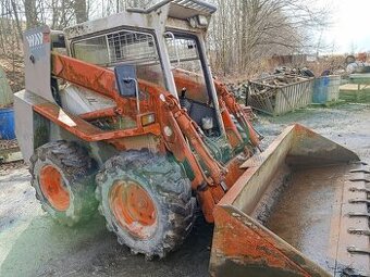 Smykový nakladač LOCUST 1203 KOUPĚ