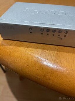 ZYXEL - Ethenrnetový Switch pro 5 portů.