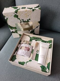 Oscar de la Renta + dárek zdarma