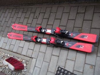Juniorské carvingové lyže Atomic J 2,