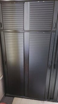 Šatní skříně - stoupací dveře, černá barva