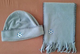 Čepice a šála s fotbalovým míčem