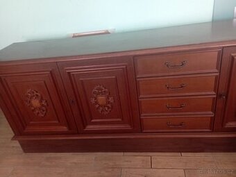 Luxusní prostorná komoda masiv 197x79x43 cm PC 15.000 Kč