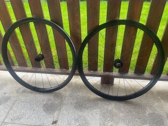 Silniční/Gravel karbon kola Bontrager Aeolus Elite 35V