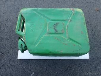 Prodám kanystr z válečných let..