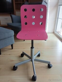 Dětská otočná židle