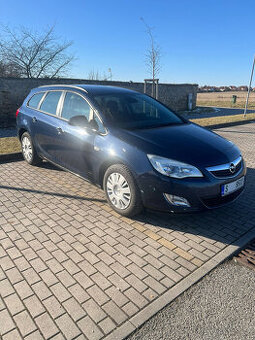 Opel Astra 1.6i 85kw Sports Tourer,r.v.2011,STK do 2/2028