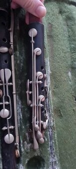 Starožitný dřevěný klarinet v nálezovém stavu – pro sběratel