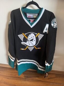 Teemu Selänne 8 “A” Anaheim Mighty Ducks