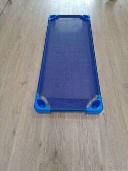 Lehátko stohovatelné dětské