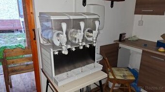 Výrobník ledové tříště