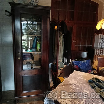 prodám vitrínu, skleník, skříňku