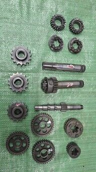 Čz 125 b, t díly motoru - převodovka