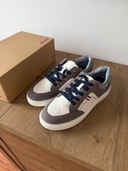 Tenisky Bata. Nové. Vel.38