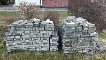 Prodám zámkovou dlažbu 150 za m2