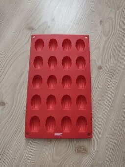 Silikonová forma na ořechy