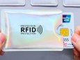Ochrana platební karty před nechtěným RFID čtením.