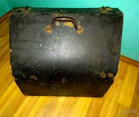 Starý kufr na akordeon - 1