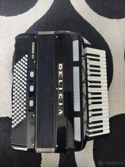 Prodám akordeon DELÍCIA Carmen XV čtyřhlas TOP STAV - 1