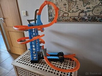 Prodám Hot Wheels dráhu Sky crash tower track