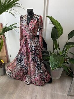 Guess saty ruzove cerne bile kytickovane 36