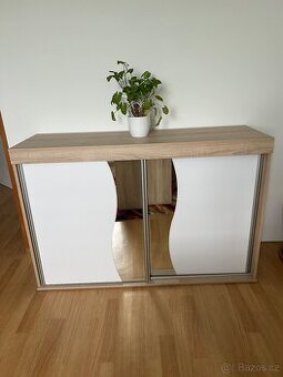 Dvě komody šířka 140 cm, 80 cm