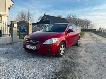 KIA Ceed 1.4 Benzín - 1