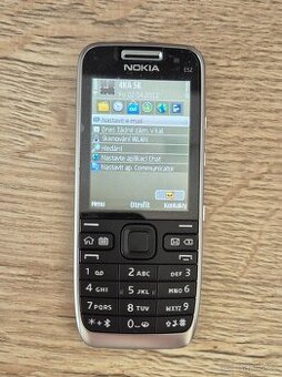 Nokia e52 - manazerska retro legenda, jako nova