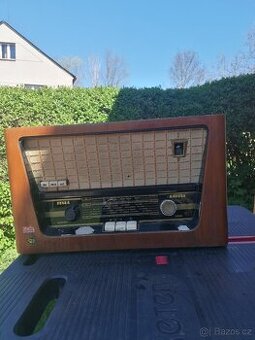 Radio TESLA 424A