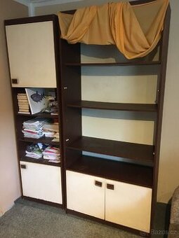 Skříně 220cm^ výška  95cm 60cm šířky  43cm hloubka