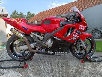 Okruhova Honda CBR 600 f4 + náhradné diely
