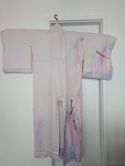 Růžové kimono s vějíři