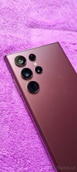 Zánovní Samsung S22 Ultra s raritním dobíjecím pouzdrem 5000