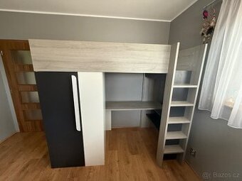 Patrová postel se skříní a stolem