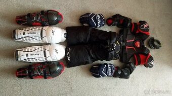 Hokejová výstroj  160-170 velmi pěkný stav
