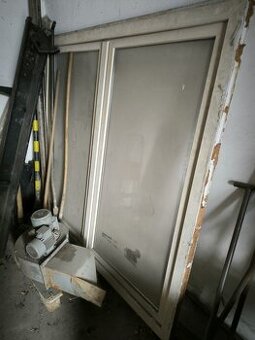 Plastové dvoukřídlé okno