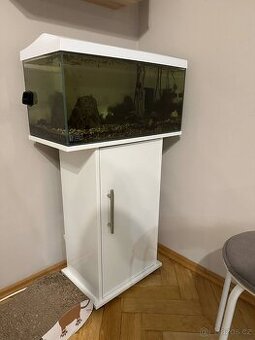Akvárium 54l + skříň + doplňky k akva