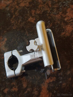 Držák mobilu na řidítka kola nebo motocyklu