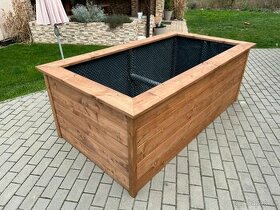 Vyvýšený záhon ze SIBIŘSKÉHO MODŘÍNU